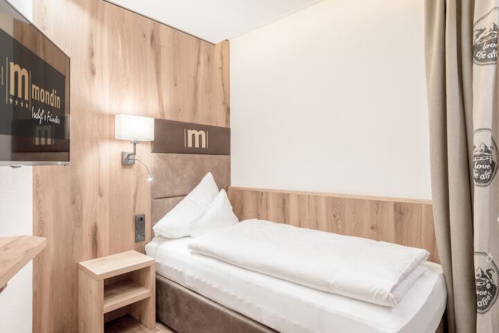Room 9 of 117