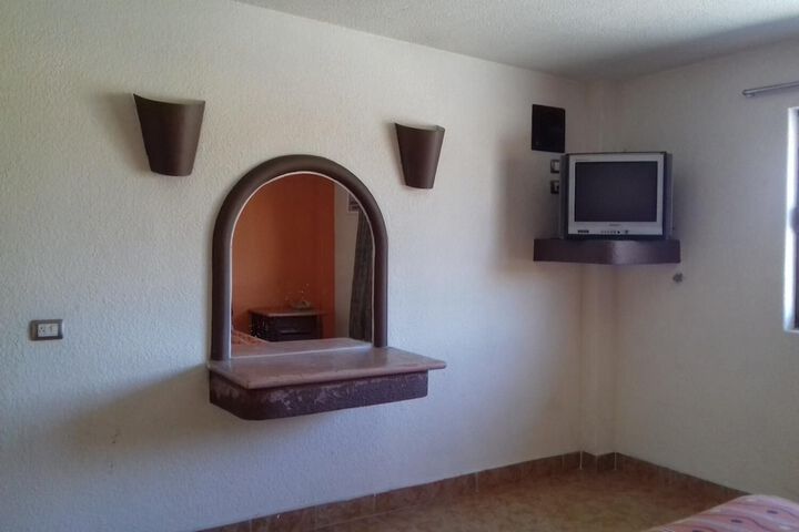 Room 9 of 34