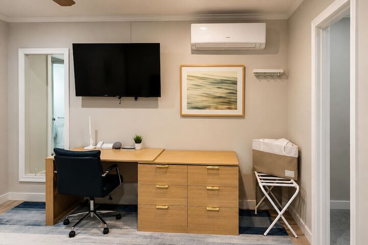 Room 33 of 79