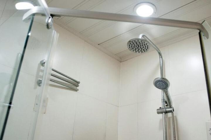 Room 2 of 16