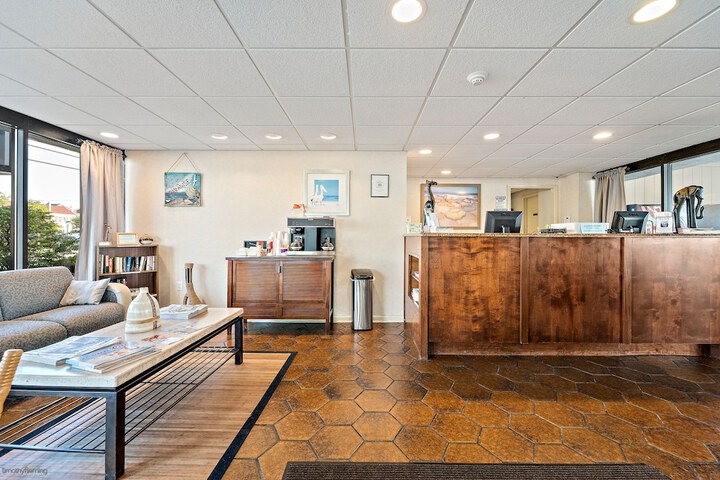 Breakfast/Coffee Service 16 of 23