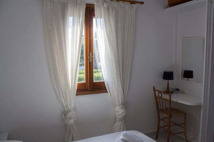 Room 27 of 106