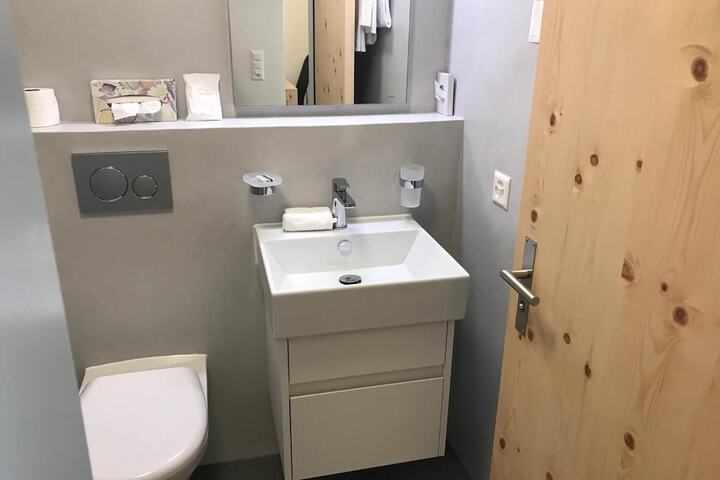 Room 27 of 41