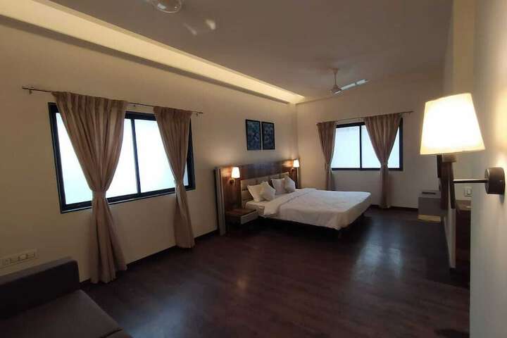 Room 6 of 27