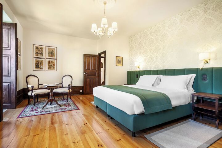 Room 4 of 16