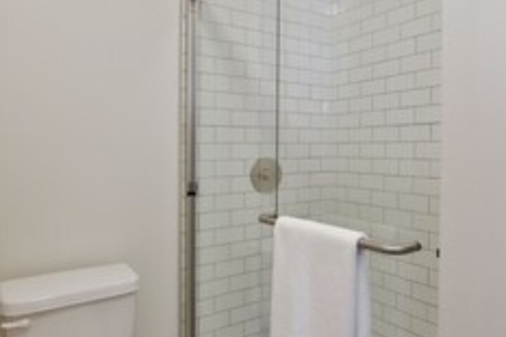 Room 10 of 328