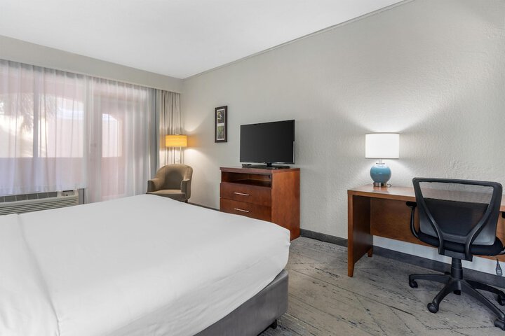 Room 11 of 40