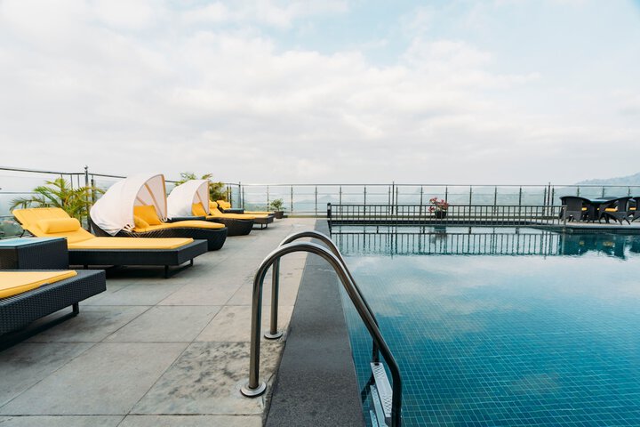 Pool 62 of 106