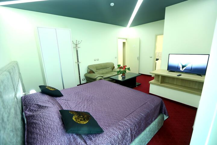 Room 14 of 18
