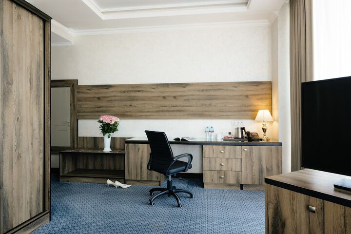 Room 8 of 40