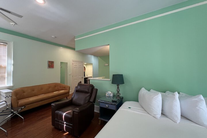 Room 83 of 142