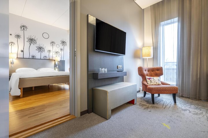 Room 51 of 249