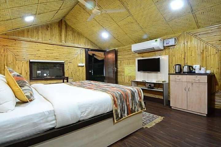 Room 9 of 15