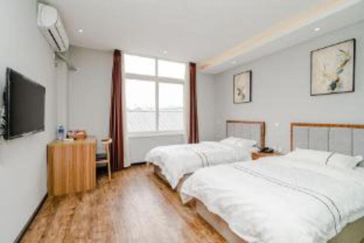 Room 4 of 5