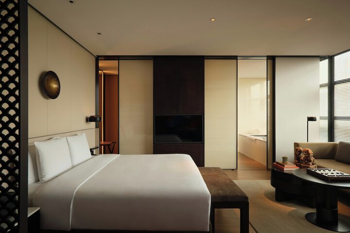 Room 33 of 141