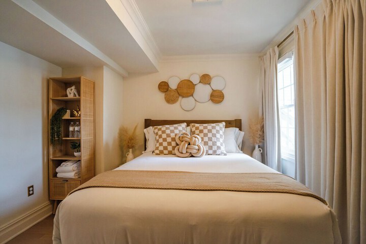Room 46 of 148