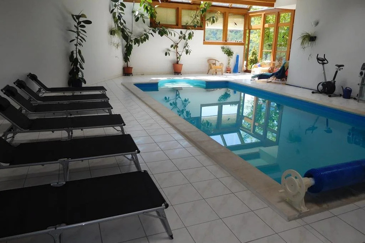 Pool 14 of 19