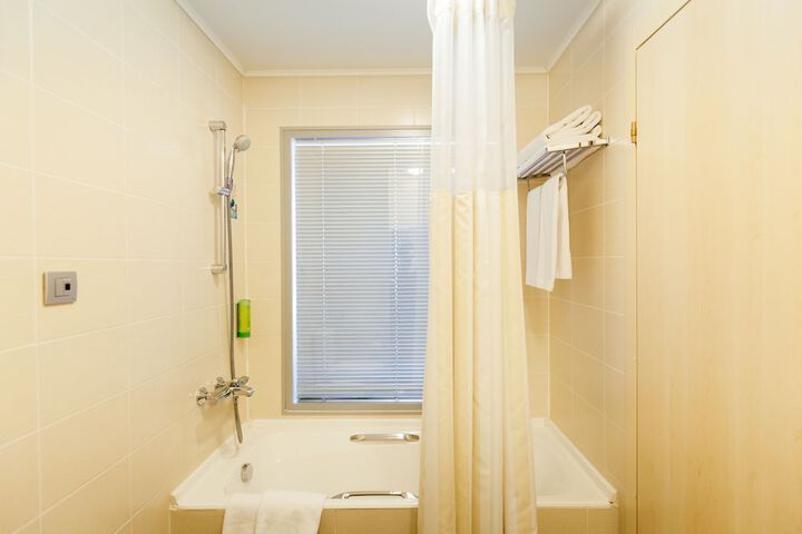 Room 33 of 56