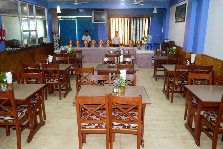 Dining 19 of 26