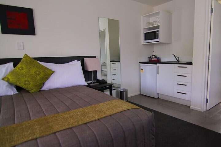 Room 13 of 76