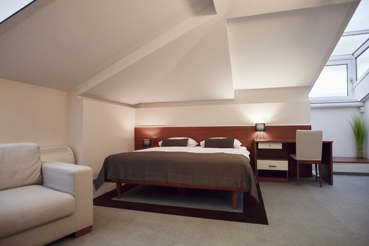 Room 9 of 65