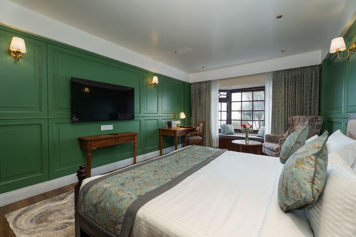Room 9 of 38