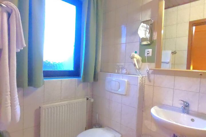 Room 36 of 76
