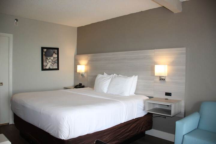 1 King Bed Accessible (2 of 16)