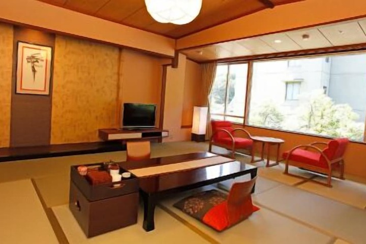 Room 8 of 20
