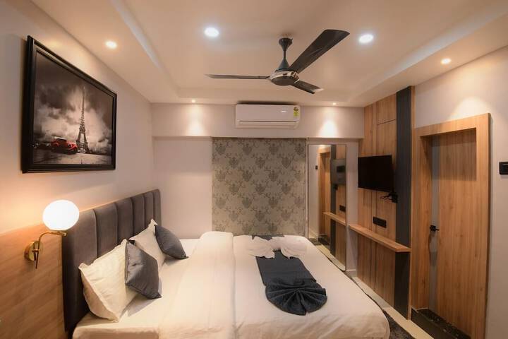 Room 3 of 8