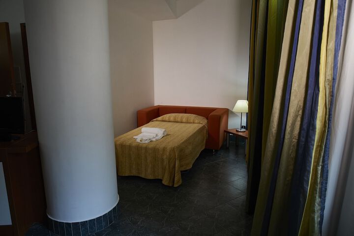 Room 3 of 59