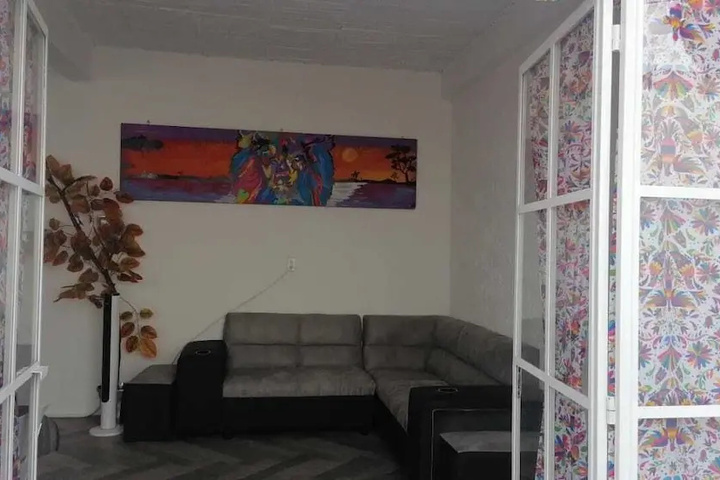 Room 6 of 9