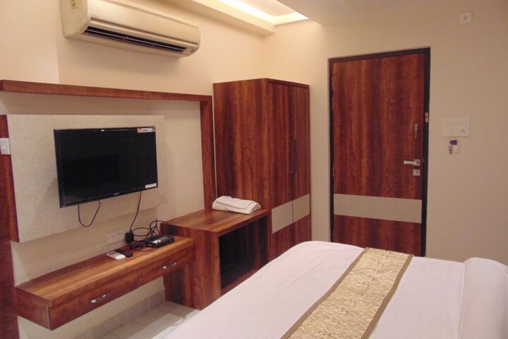 Room 7 of 35