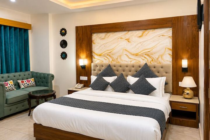 Room 2 of 28