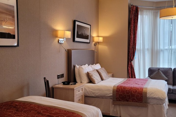 Room 15 of 40