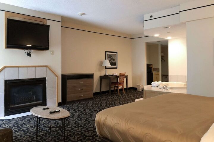 1 King Bed (2 of 11)
