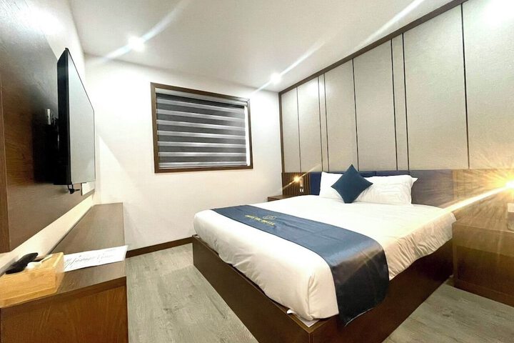 Crystal Holiday Halong Hotel
