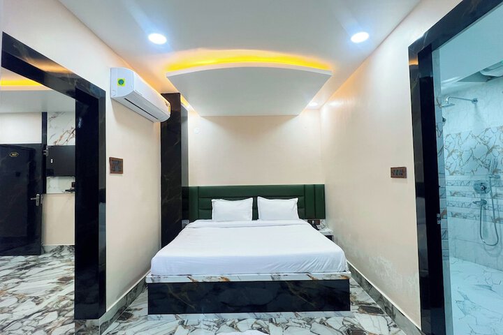 Room 7 of 13