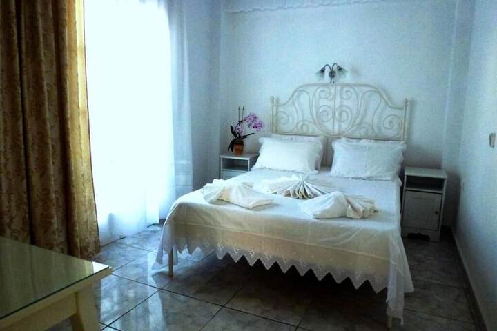 Room 4 of 10