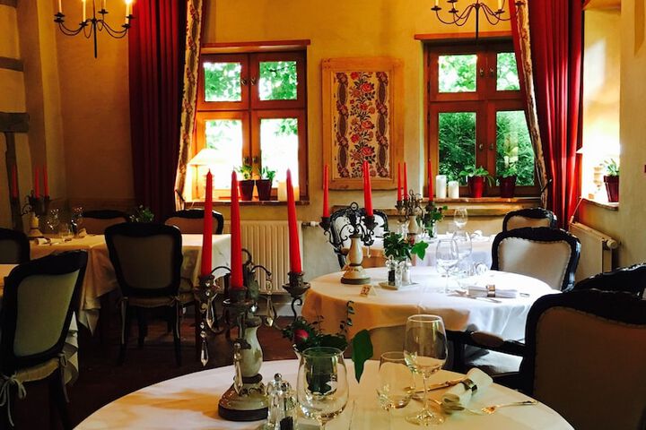 Dining 40 of 57
