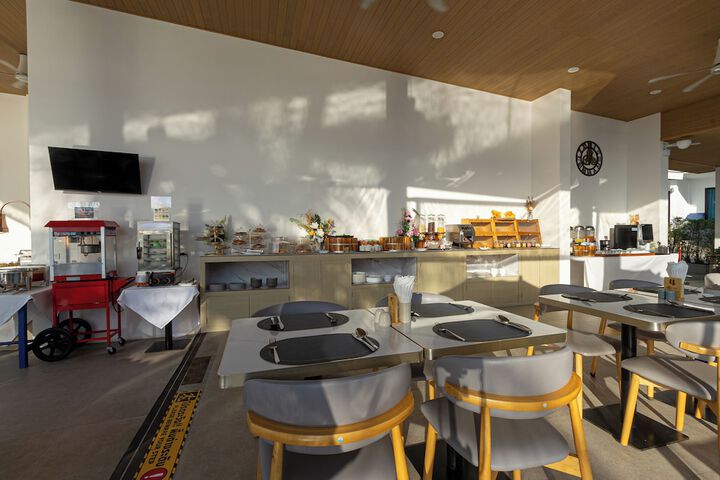 Dining 234 of 293