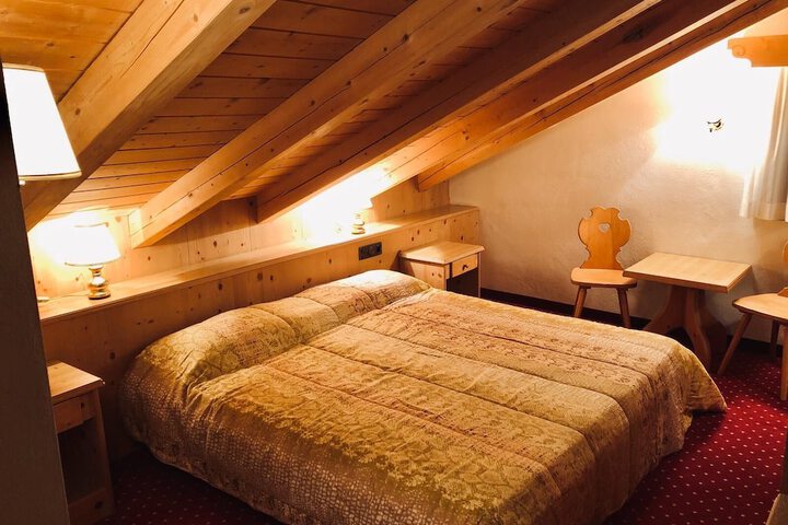 Room 14 of 38