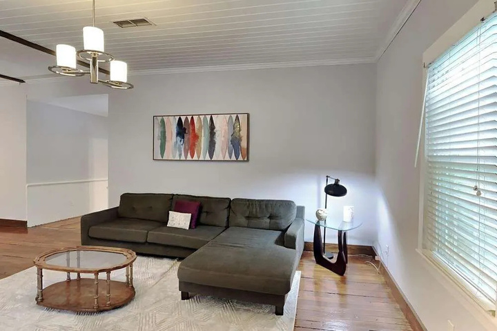 Room 4 of 12