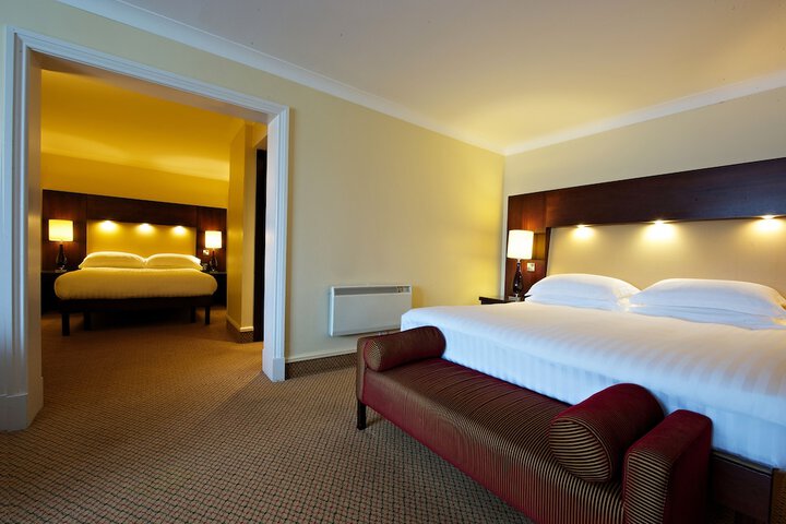 Room 16 of 204