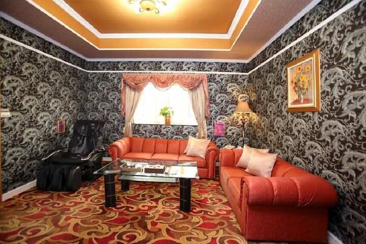 Room 10 of 35