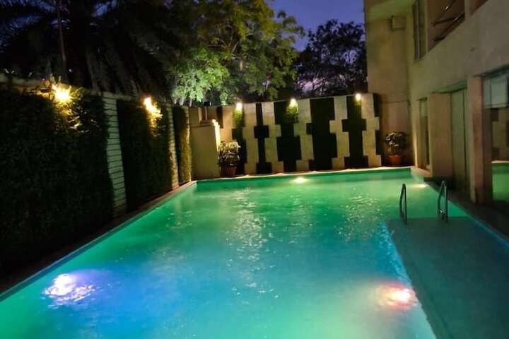Pool 23 of 35