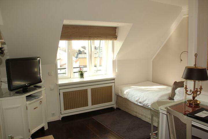 Room 41 of 90