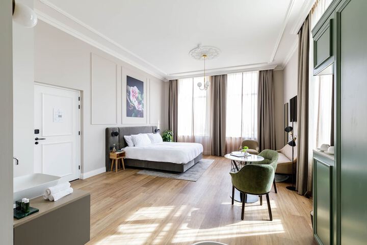 Room 4 of 88