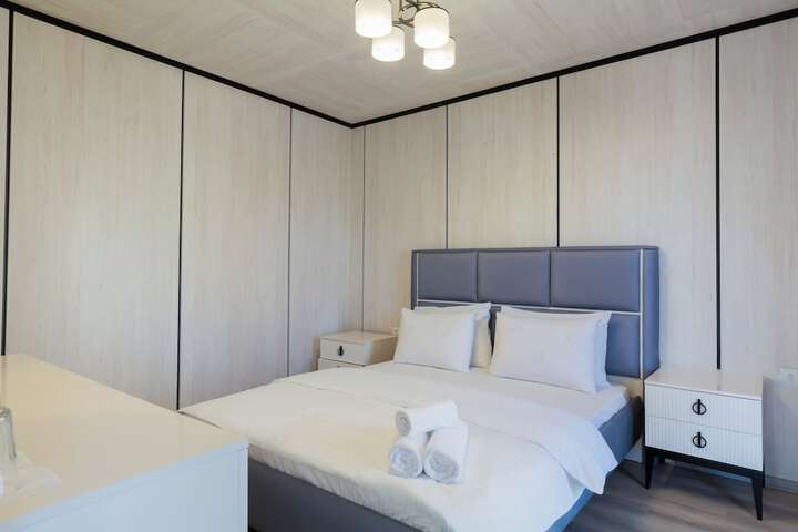 Room 4 of 81