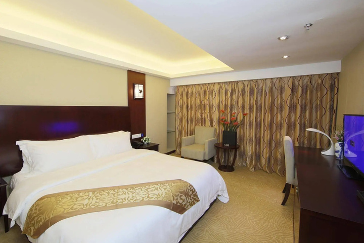 Room 4 of 9